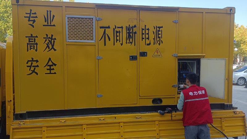 青海柴油发电机组和UPS电源配合使用时，如何避免切换过程中的电力中断？